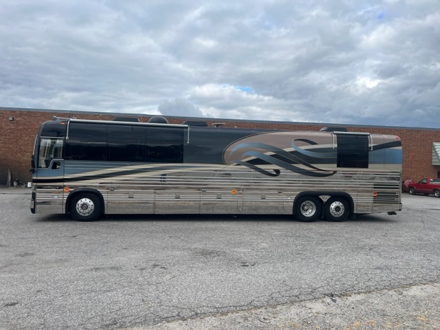 Rare 2001 Prevost Thompson Conversion - Image 3