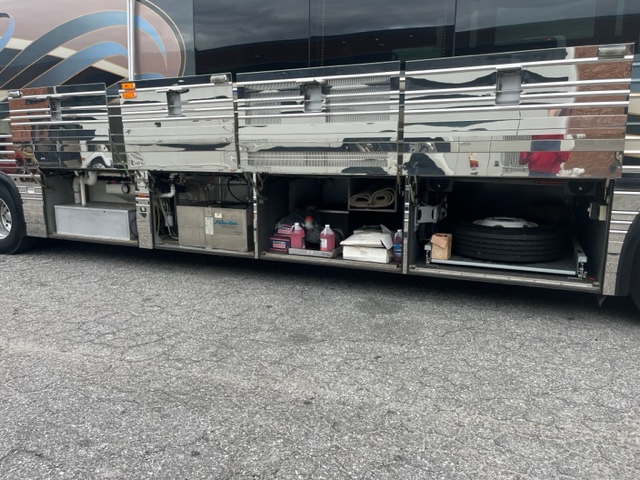 Rare 2001 Prevost Thompson Conversion - Image 9