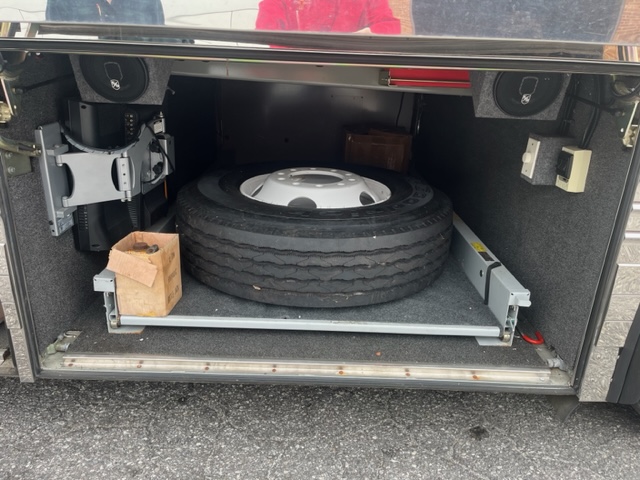 Rare 2001 Prevost Thompson Conversion - Image 10