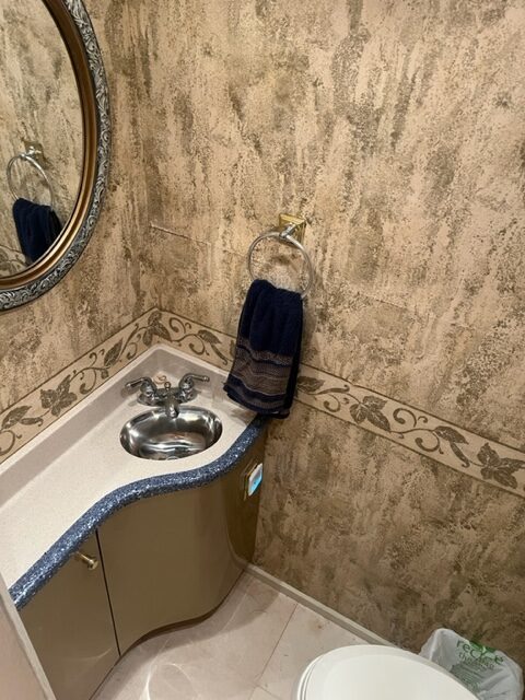 Rare 2001 Prevost Thompson Conversion - Image 28