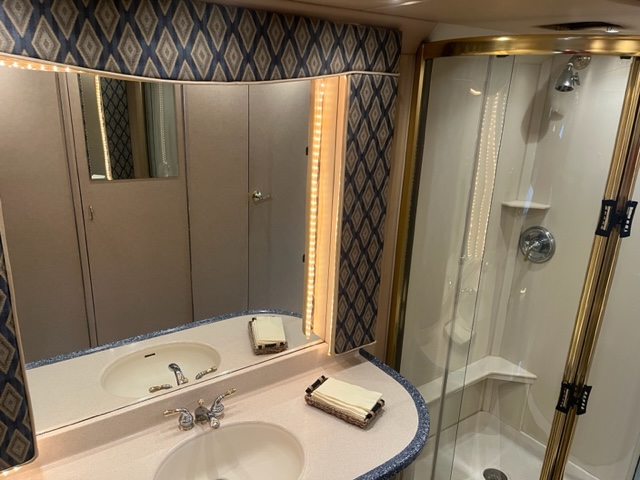 Rare 2001 Prevost Thompson Conversion - Image 31