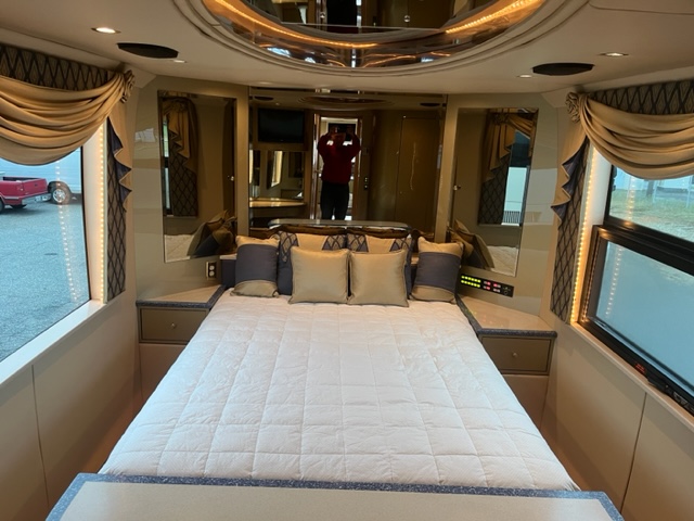 Rare 2001 Prevost Thompson Conversion - Image 32