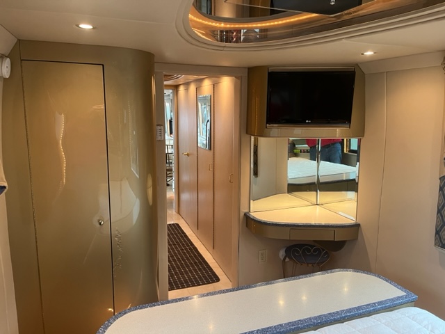 Rare 2001 Prevost Thompson Conversion - Image 33