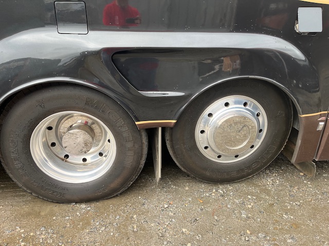 2000 Prevost Marathon Motorhome - Image 14