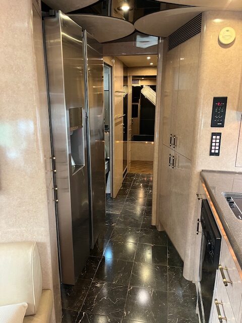 2000 Prevost Marathon Motorhome - Image 25