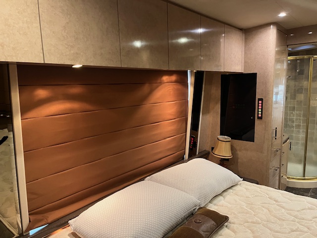 2000 Prevost Marathon Motorhome - Image 34