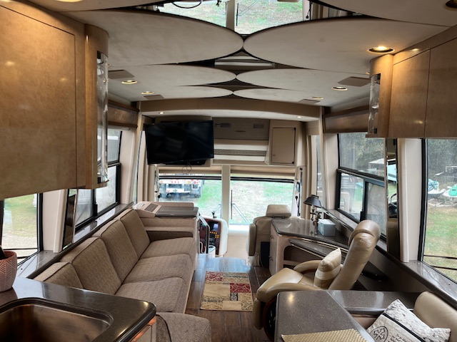 2000 Prevost Marathon Motorhome - Image 36