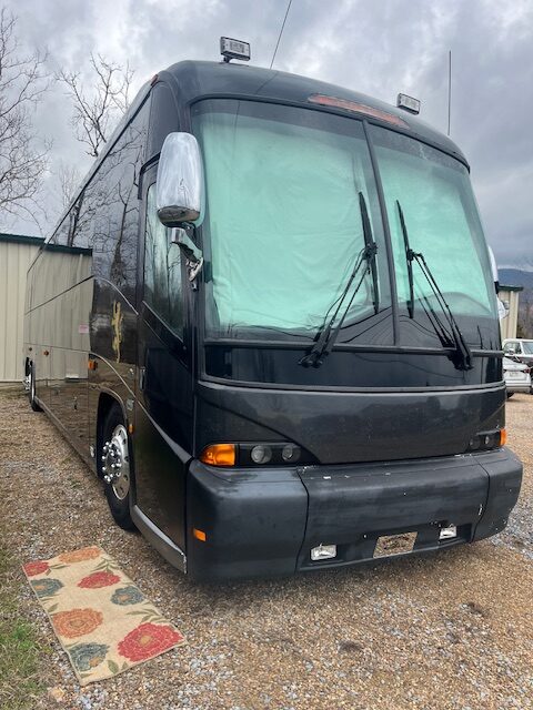 2007 MCI J4500 Front Slide - Image 4