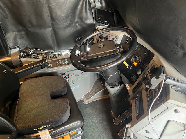 2007 MCI J4500 Front Slide - Image 8