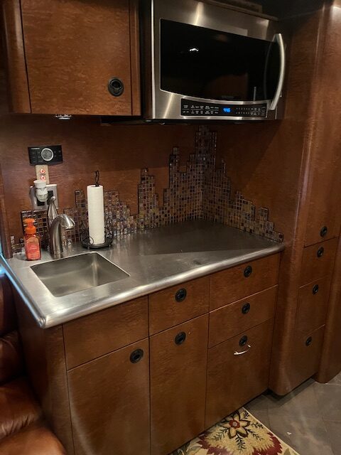 2007 MCI J4500 Front Slide - Image 17