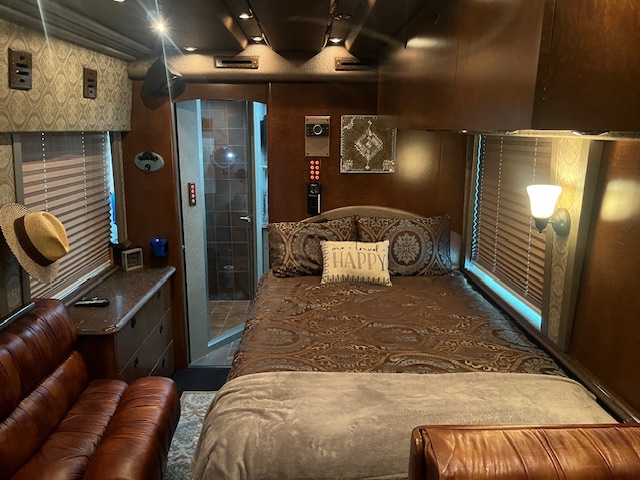 2007 MCI J4500 Front Slide - Image 20