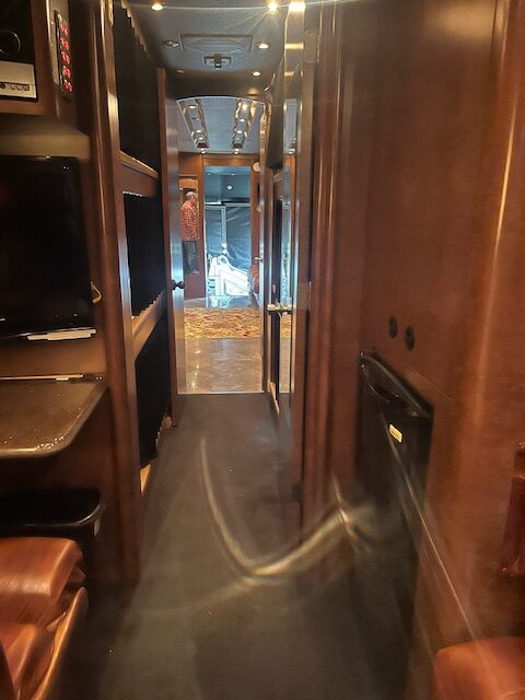 2007 MCI J4500 Front Slide - Image 22
