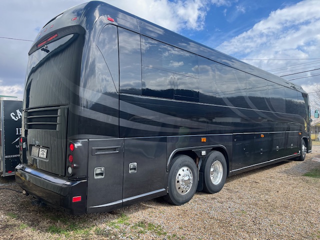 2007 MCI J4500 Front Slide - Image 5