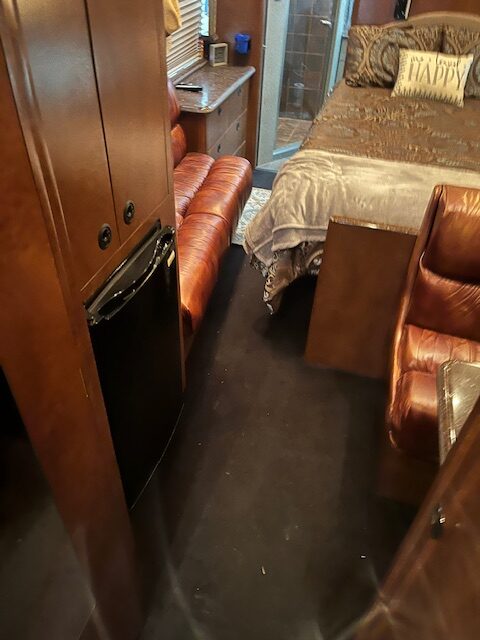 2007 MCI J4500 Front Slide - Image 23