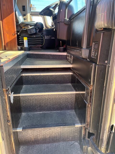 2001 Prevost XLII Team Coach - Image 7