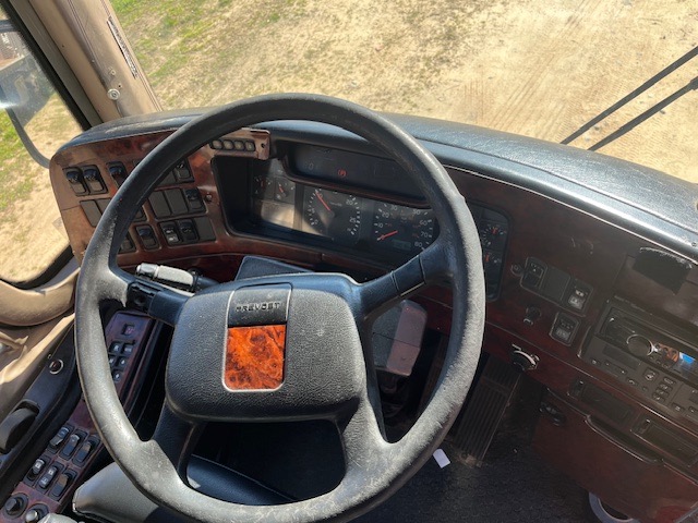 2001 Prevost XLII Team Coach - Image 8