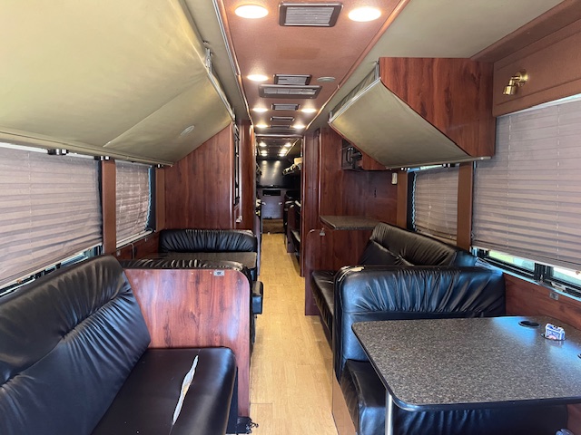 2001 Prevost XLII Team Coach - Image 10