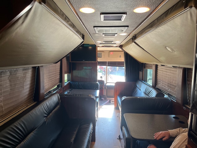 2001 Prevost XLII Team Coach - Image 11