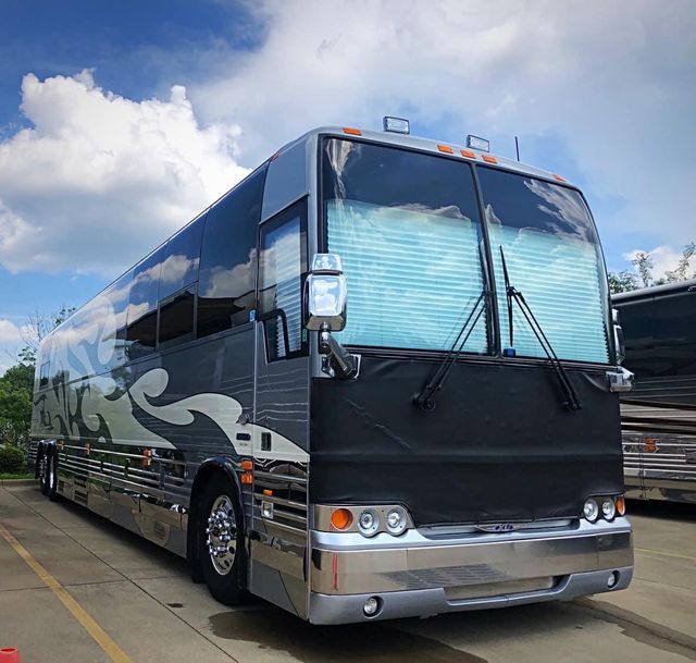 2009 Prevost 12 Sleeper Front Slide - Image 2