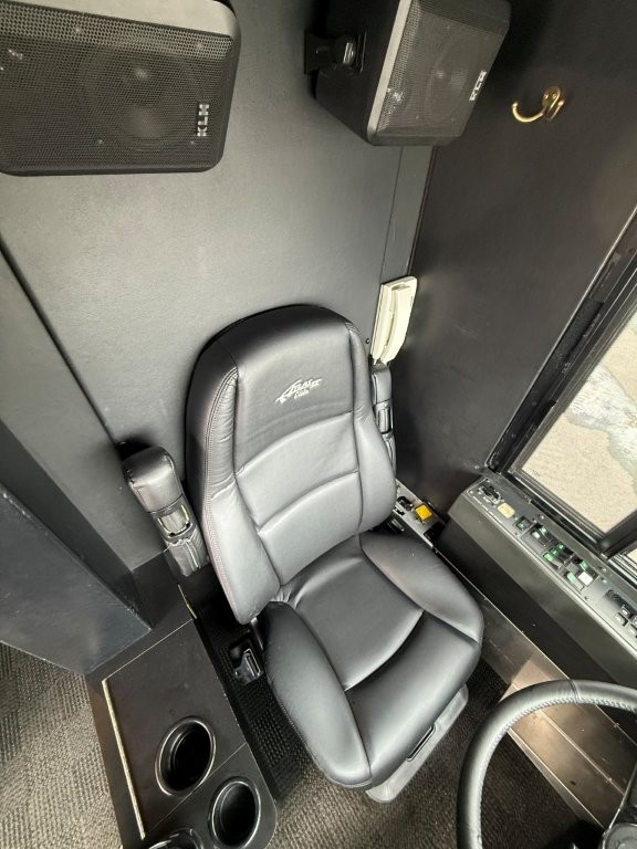 1999 Prevost XL Executive - Image 20