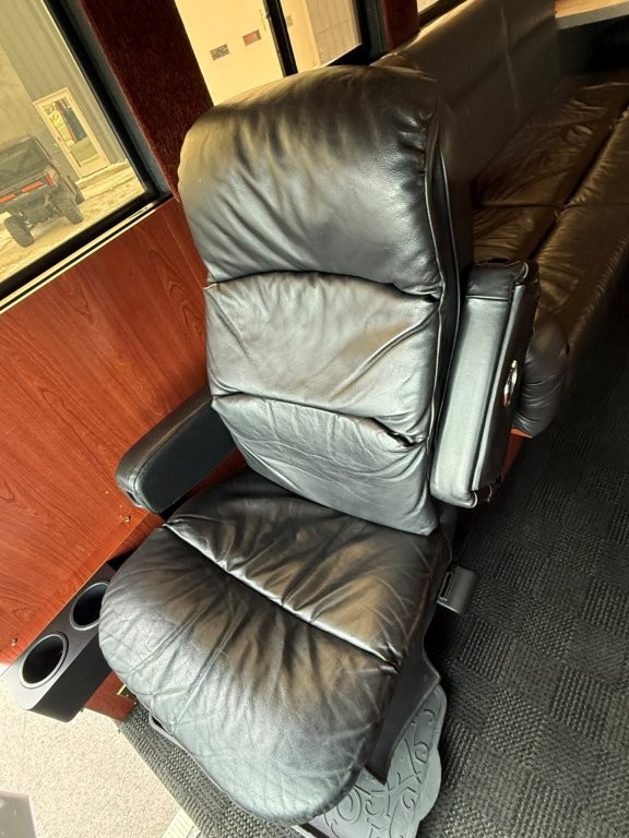 1999 Prevost XL Executive - Image 21