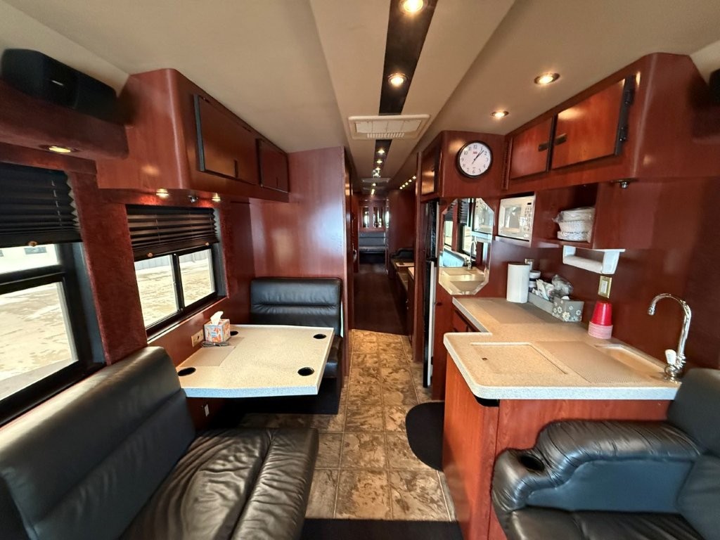 1999 Prevost XL Executive - Image 23