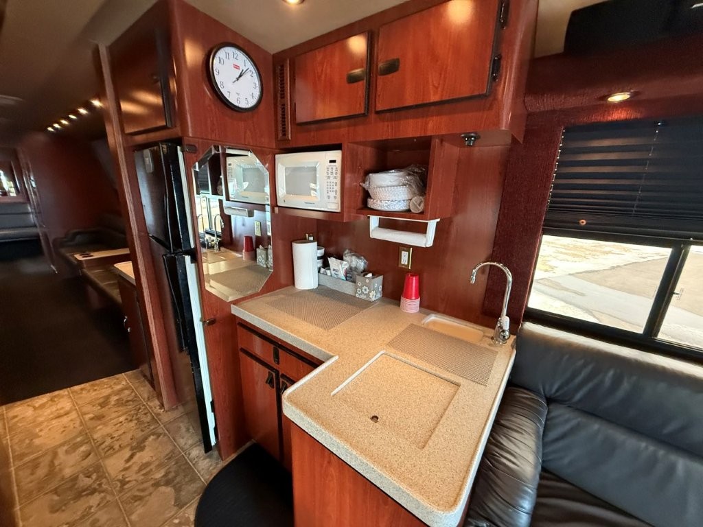 1999 Prevost XL Executive - Image 24
