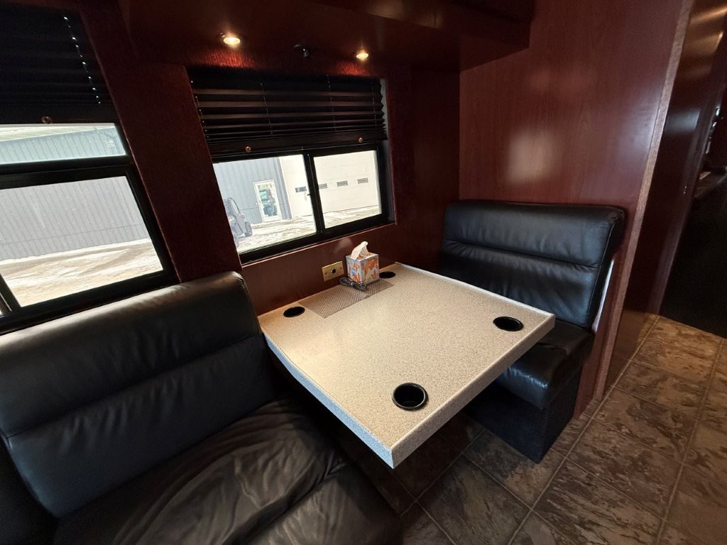 1999 Prevost XL Executive - Image 25