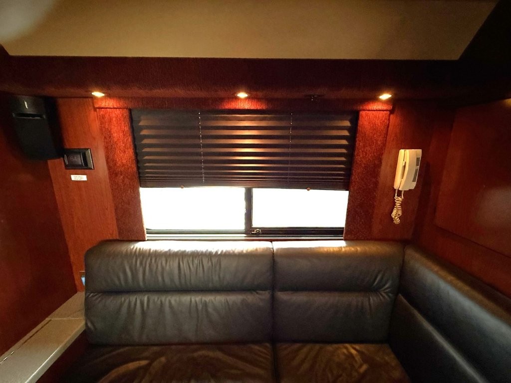 1999 Prevost XL Executive - Image 32