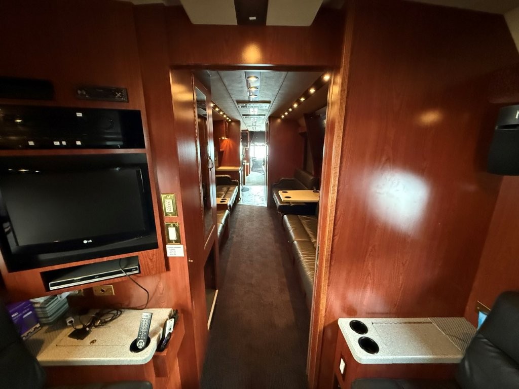 1999 Prevost XL Executive - Image 33