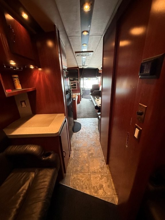1999 Prevost XL Executive - Image 36