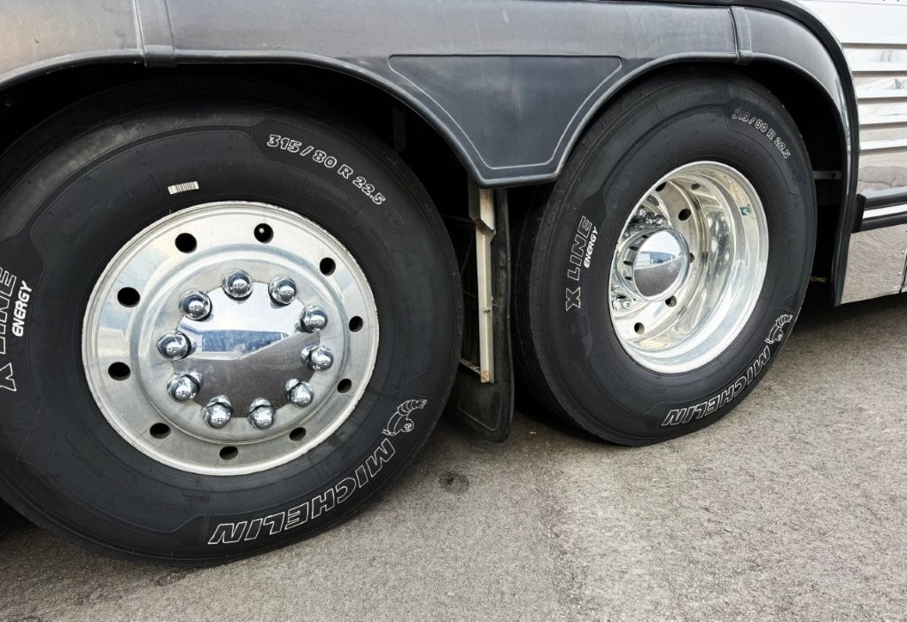1999 Prevost XL Executive - Image 11