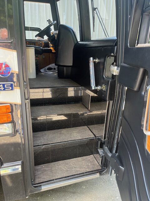 2000 Marathon Executive Coach - Image 7