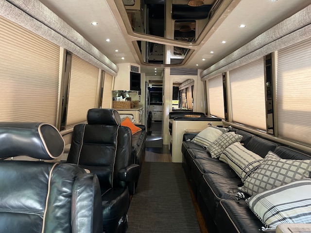 2000 Marathon Executive Coach - Image 9