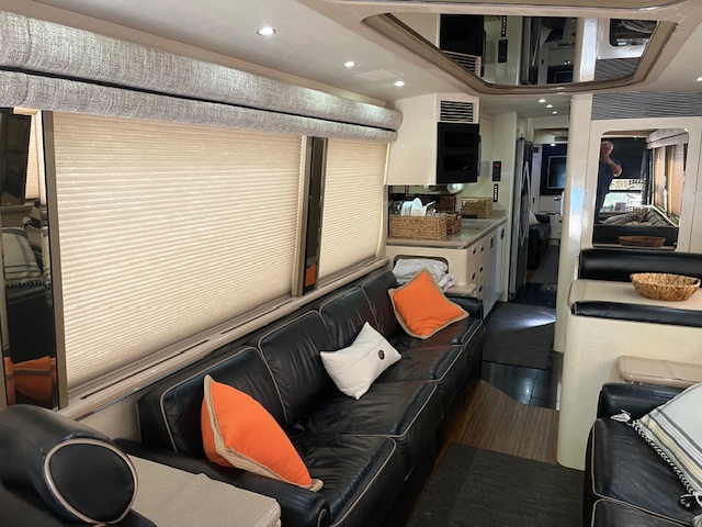 2000 Marathon Executive Coach - Image 10