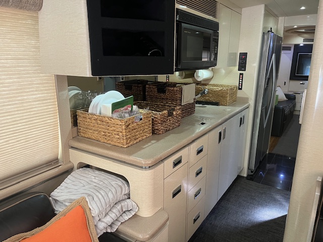 2000 Marathon Executive Coach - Image 12