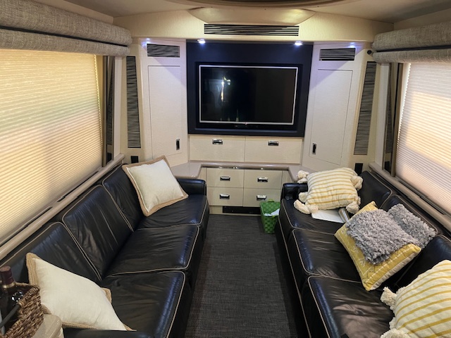 2000 Marathon Executive Coach - Image 16
