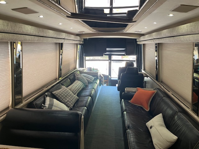 2000 Marathon Executive Coach - Image 19