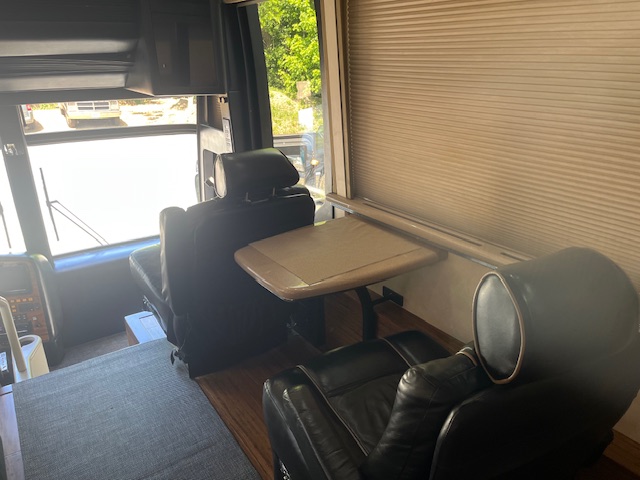 2000 Marathon Executive Coach - Image 20